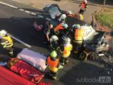 20180725191230_download (4): Video, foto: Automobilová nehoda u Rostoklat objektivem zasahujících hasičů